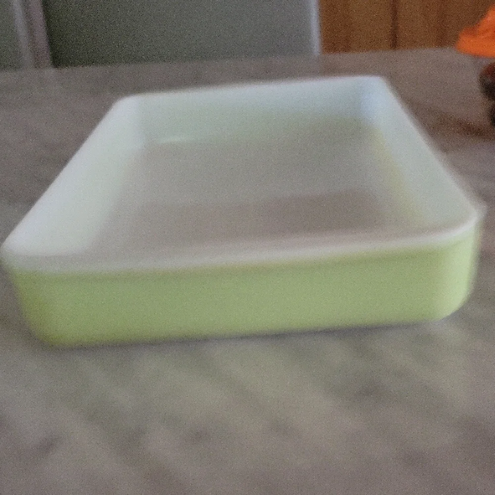 Vintage Pyrex 232 Lime Green 2 Quart Casserole Baking Dish